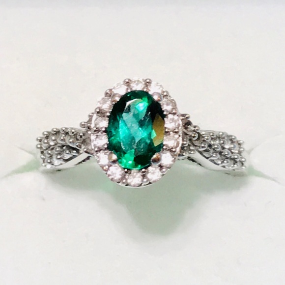 Jewelry - ❌❌❌SOLD❌❌❌GOLD GREEN AND WHITE SAPPHIRE RING